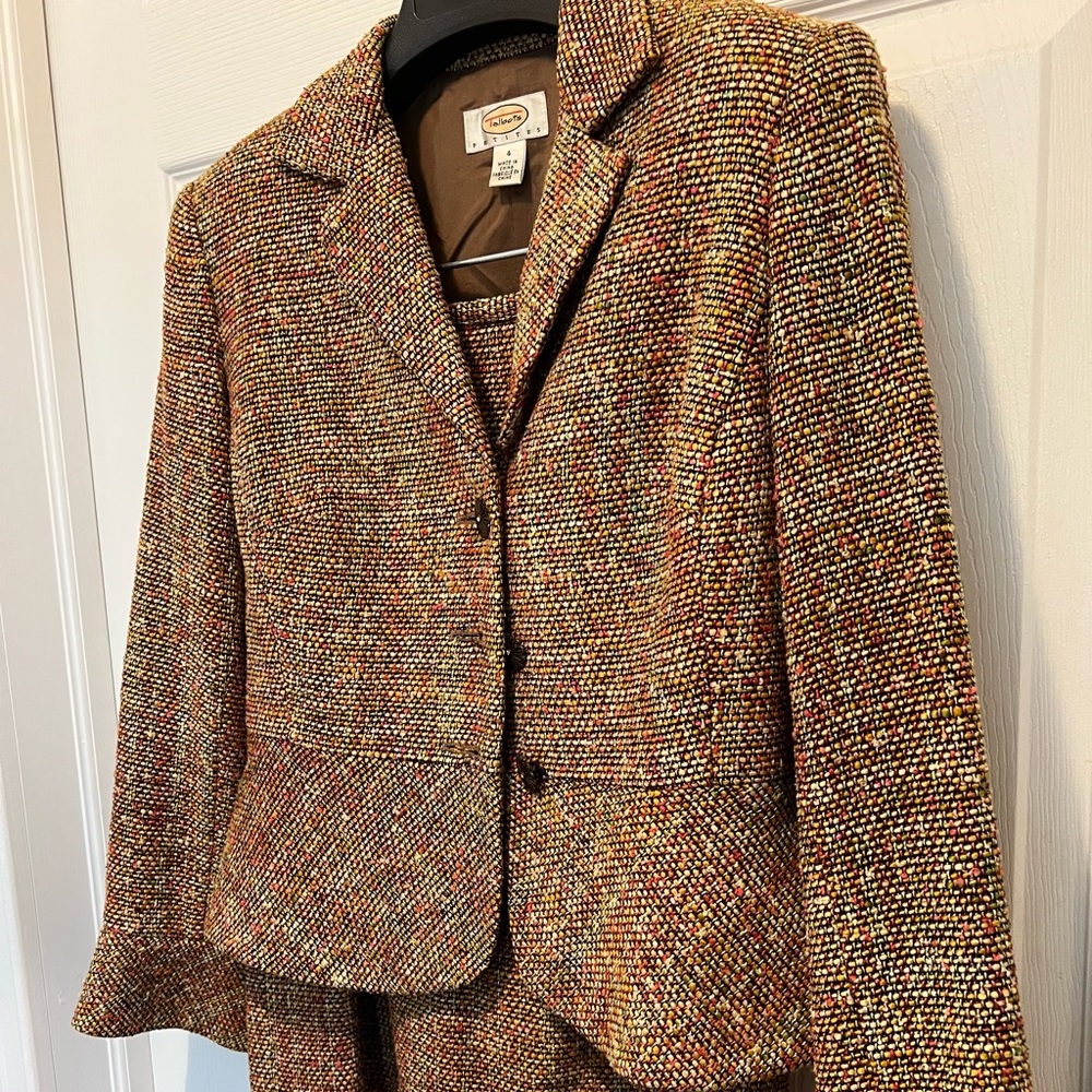 Talbots 2 piece skirt suit.